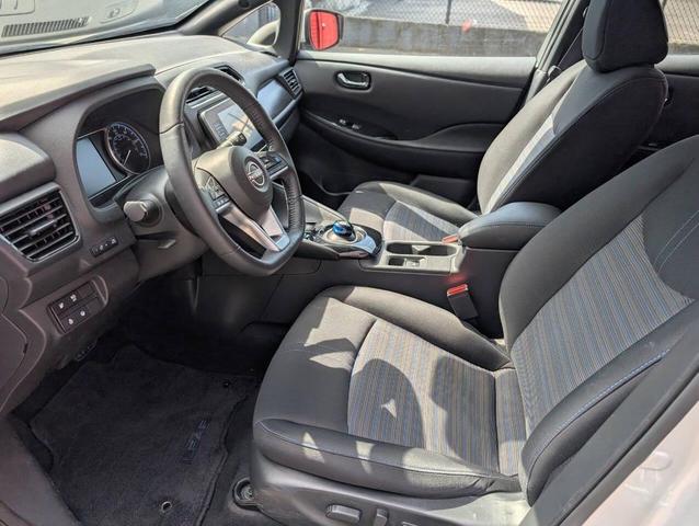 Photo of 2023 Silver Nissan Leaf