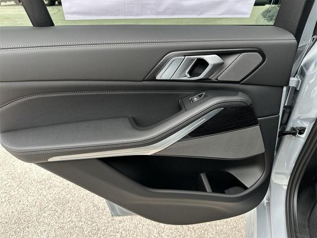 Photo of 2025 Brooklyn Gray Metallic BMW X5