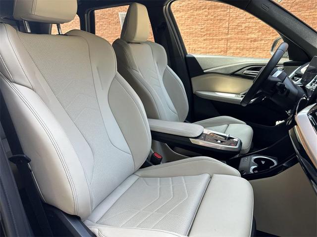 Photo of 2025 Black Sapphire Metallic BMW X1