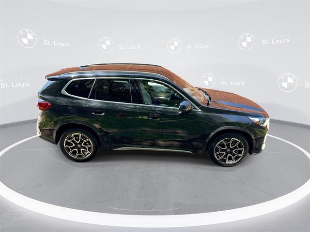Photo of 2025 Black Sapphire Metallic BMW X1