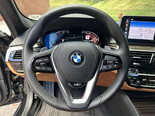 Photo of 2021 Black Sapphire Metallic BMW 540