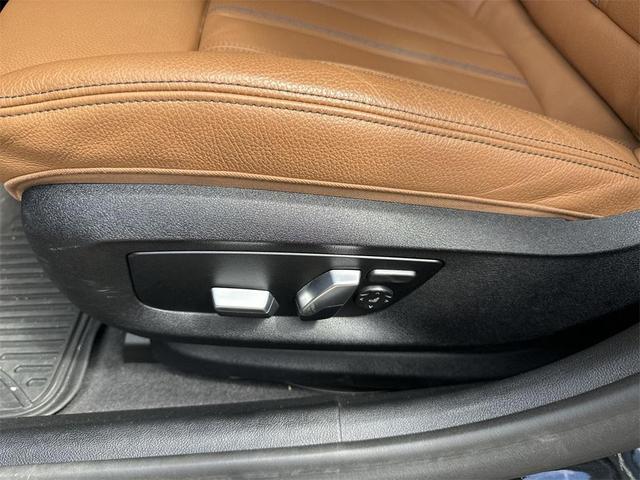 Photo of 2021 Black Sapphire Metallic BMW 540