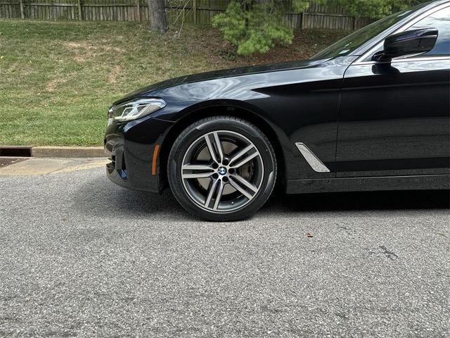 Photo of 2021 Black Sapphire Metallic BMW 540