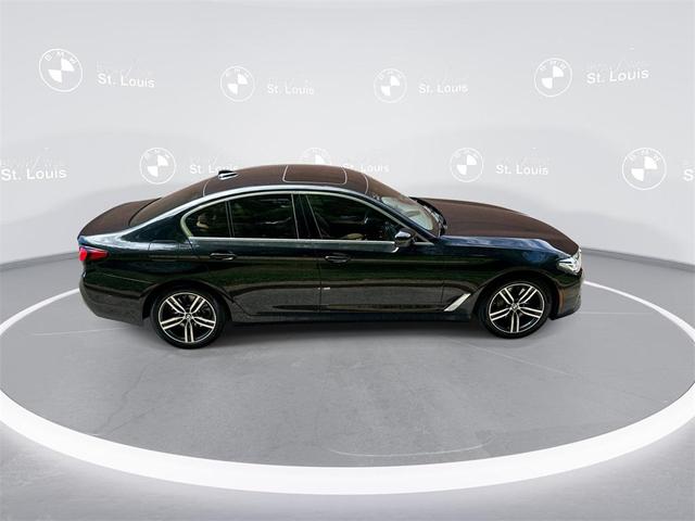 Photo of 2021 Black Sapphire Metallic BMW 540