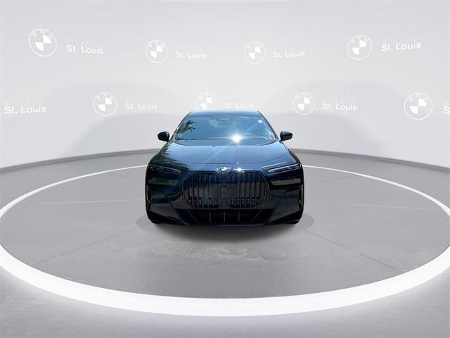 Photo of 2025 Carbon Black Metallic BMW 760