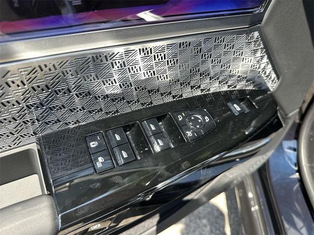 Photo of 2025 Carbon Black Metallic BMW 760