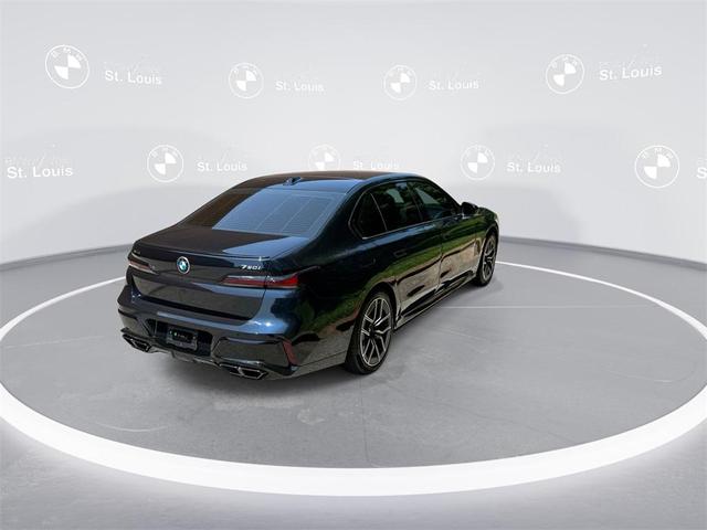Photo of 2025 Carbon Black Metallic BMW 760