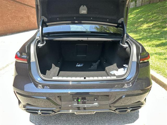 Photo of 2025 Carbon Black Metallic BMW 760
