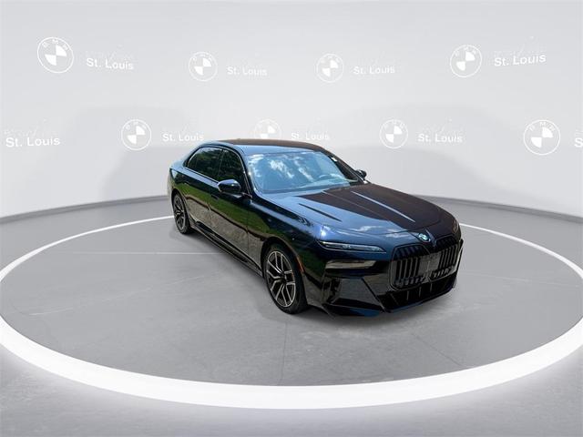 Photo of 2025 Carbon Black Metallic BMW 760