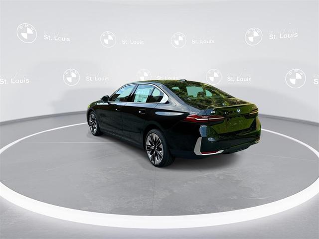 Photo of 2026 Black Sapphire Metallic BMW i5