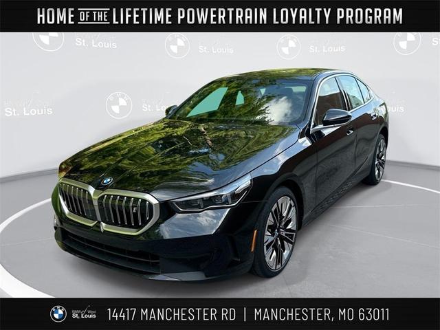 Photo of 2026 Black Sapphire Metallic BMW i5