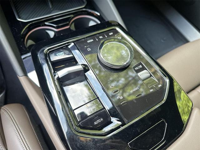 Photo of 2026 Black Sapphire Metallic BMW i5