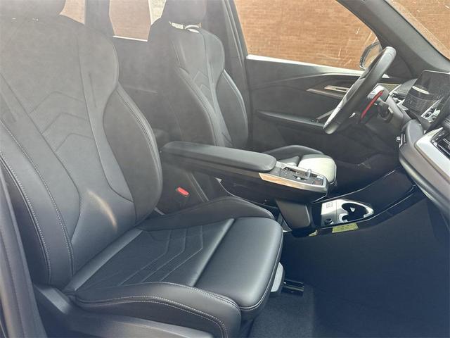 Photo of 2024 Black Sapphire Metallic BMW X1