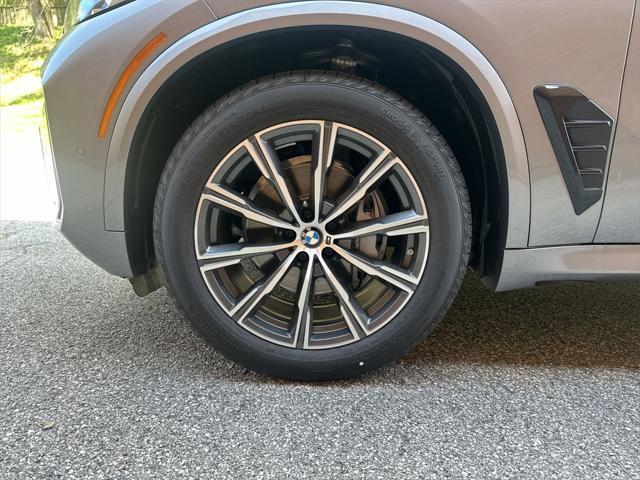 Photo of 2026 Skyscraper Gray Metallic BMW X5