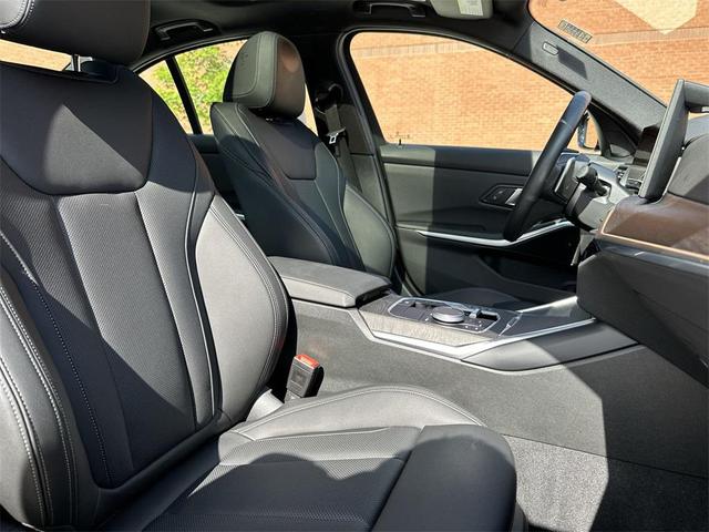 Photo of 2024 Black Sapphire Metallic BMW 330