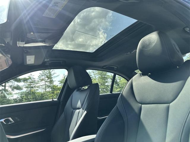 Photo of 2024 Black Sapphire Metallic BMW 330