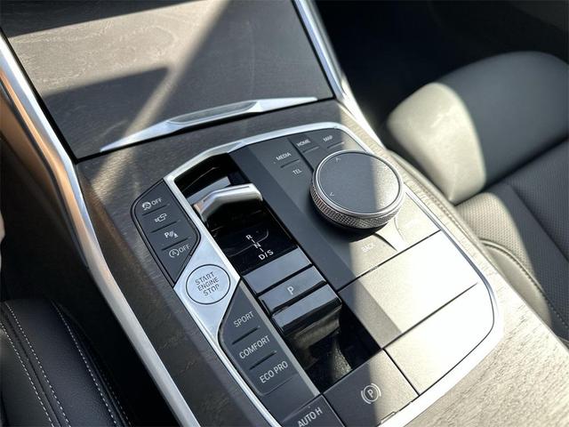Photo of 2024 Black Sapphire Metallic BMW 330