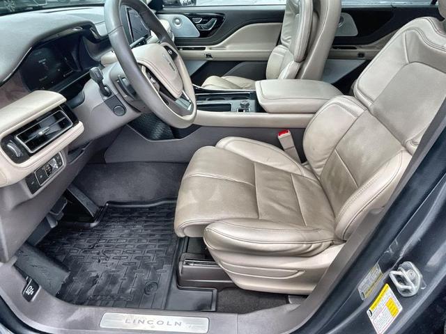 Photo of 2022 Metallic Lincoln Aviator