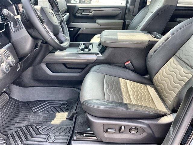 Photo of 2024 Black Chevrolet Silverado 2500
