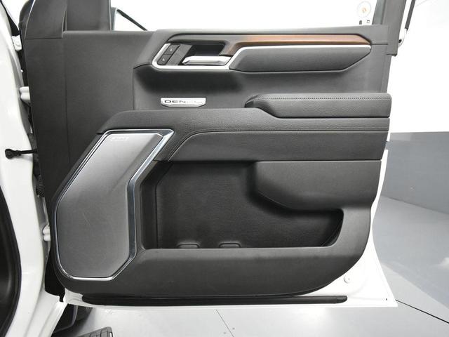 Photo of 2024 White Frost Tricoat GMC Sierra 1500