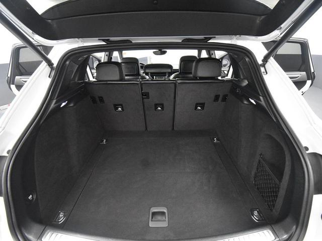 Photo of 2018 White Porsche Macan