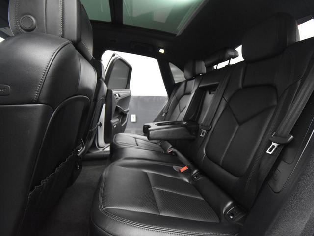 Photo of 2018 White Porsche Macan