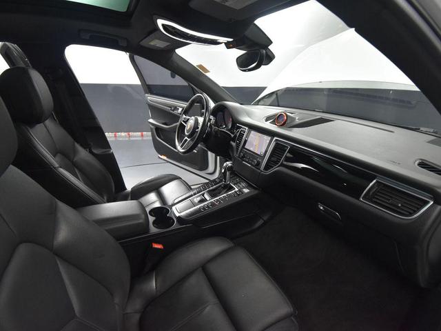 Photo of 2018 White Porsche Macan