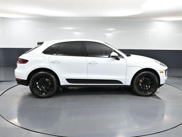 Photo of 2018 White Porsche Macan