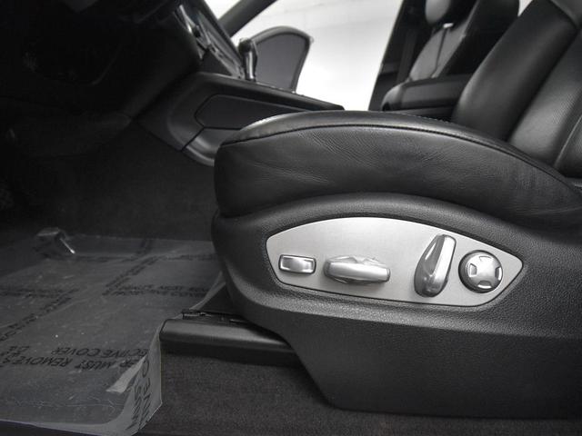 Photo of 2018 White Porsche Macan