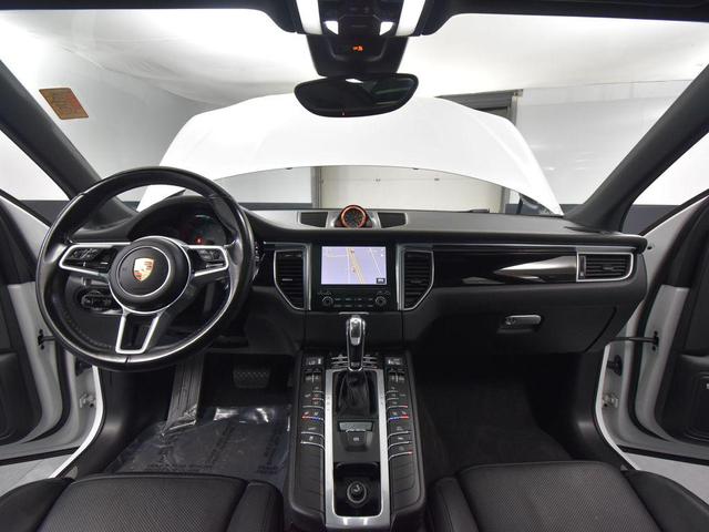 Photo of 2018 White Porsche Macan