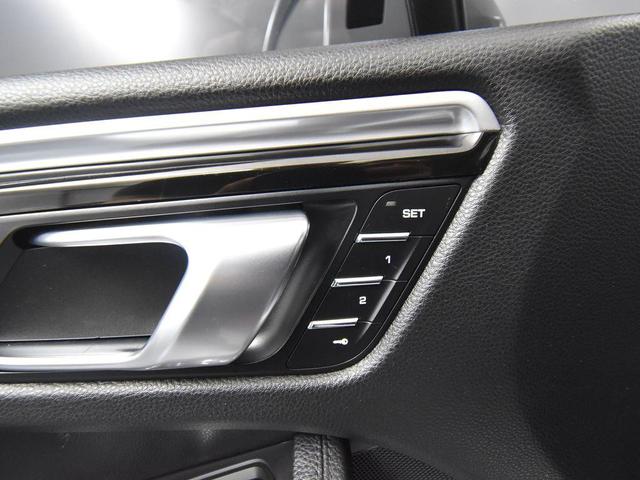 Photo of 2018 White Porsche Macan