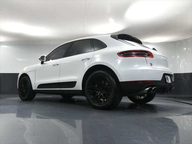 Photo of 2018 White Porsche Macan