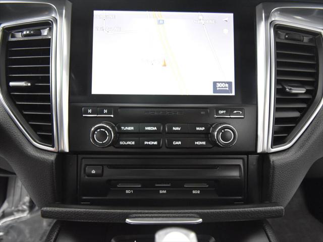 Photo of 2018 White Porsche Macan