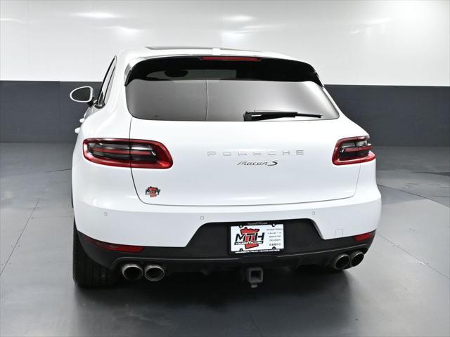 Photo of 2018 White Porsche Macan