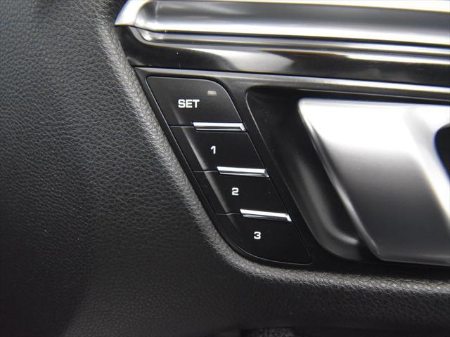 Photo of 2018 White Porsche Macan