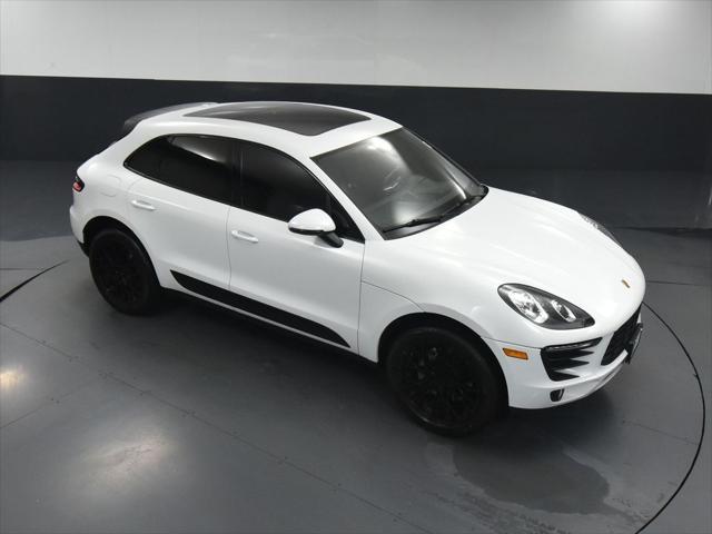 Photo of 2018 White Porsche Macan