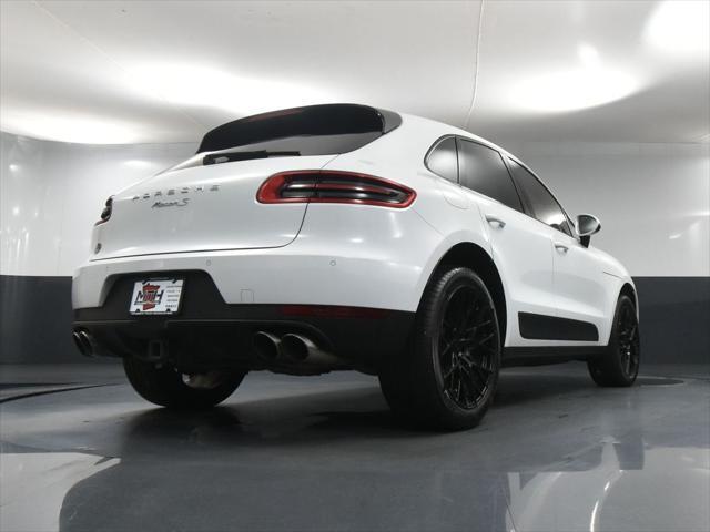 Photo of 2018 White Porsche Macan