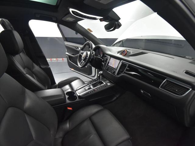 Photo of 2018 White Porsche Macan