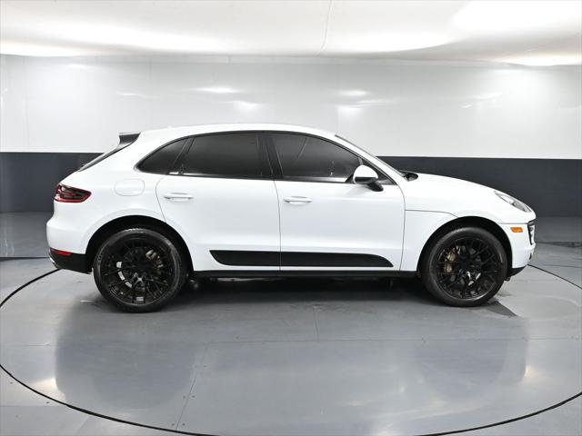 Photo of 2018 White Porsche Macan