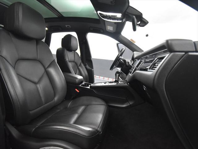Photo of 2018 White Porsche Macan