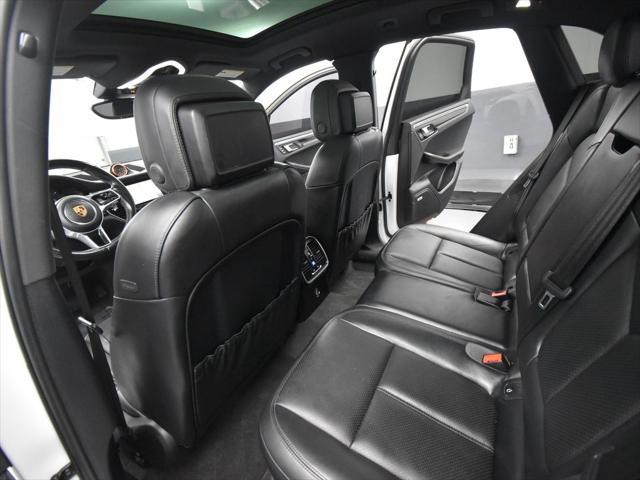 Photo of 2018 White Porsche Macan