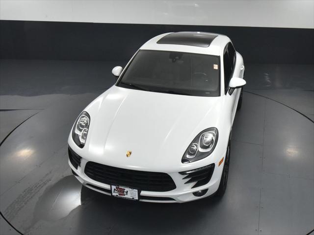 Photo of 2018 White Porsche Macan