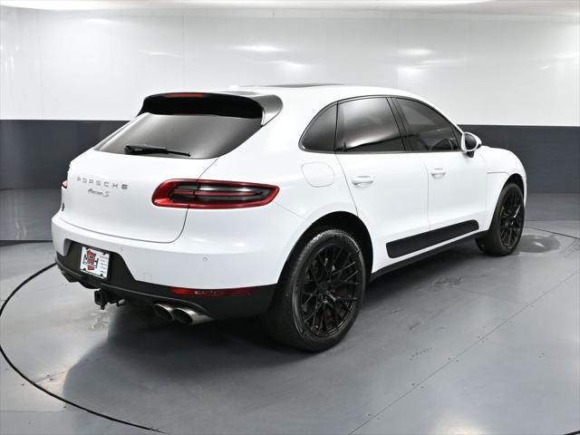 Photo of 2018 White Porsche Macan