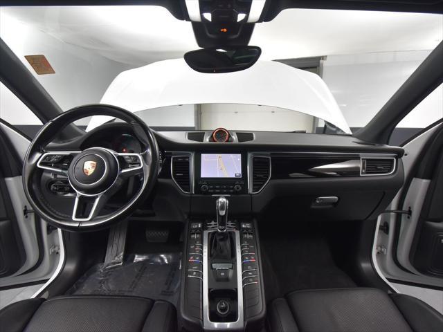 Photo of 2018 White Porsche Macan
