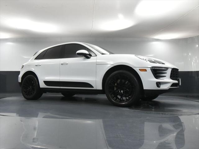 Photo of 2018 White Porsche Macan