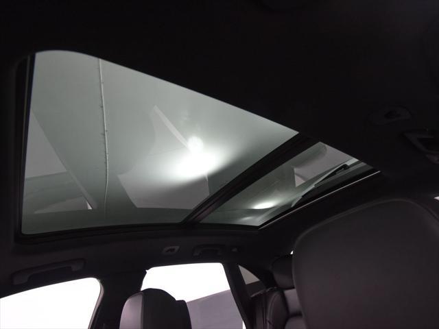Photo of 2018 White Porsche Macan