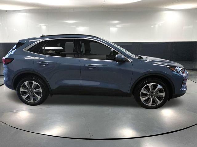 Photo of 2023 Vapor Blue Metallic Ford Escape