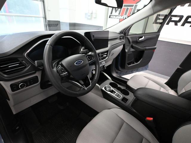 Photo of 2023 Vapor Blue Metallic Ford Escape