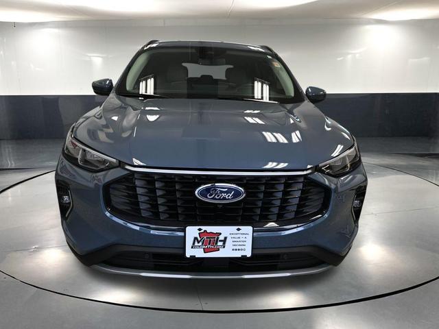 Photo of 2023 Vapor Blue Metallic Ford Escape