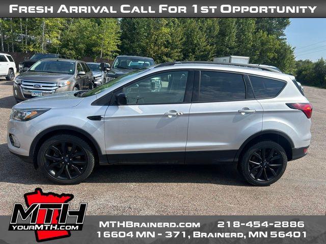 Photo of 2019 Ingot Silver Metallic Ford Escape